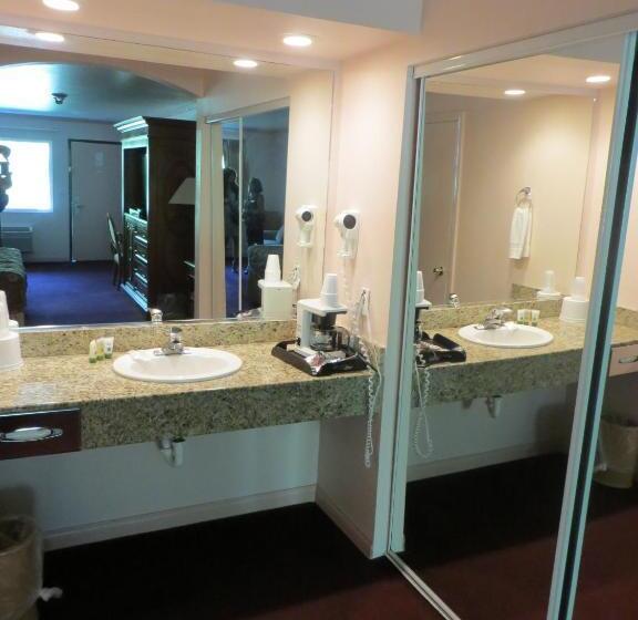 스탠다드 룸 킹사이즈 침대, Saddle West Hotel And Casino And Rv Park