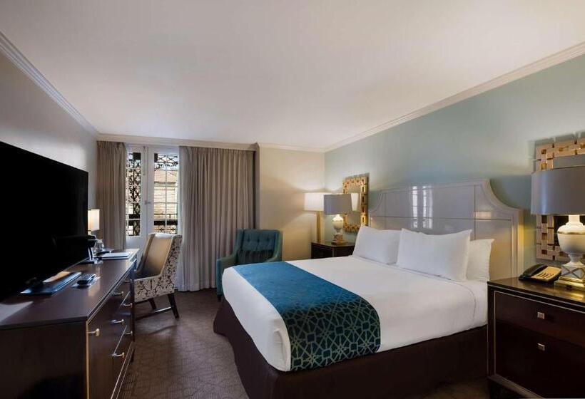 اتاق استاندارد با تخت بزرگ, The Royal Sonesta New Orleans