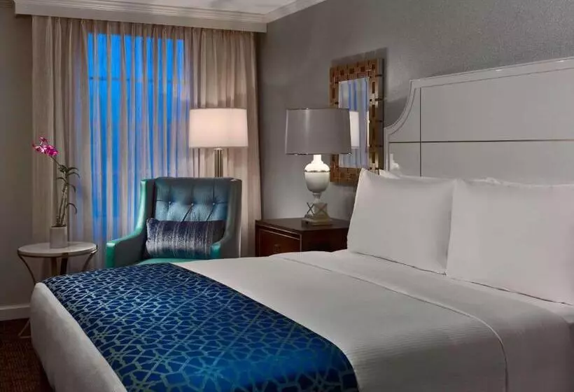 اتاق استاندارد با تخت بزرگ, The Royal Sonesta New Orleans