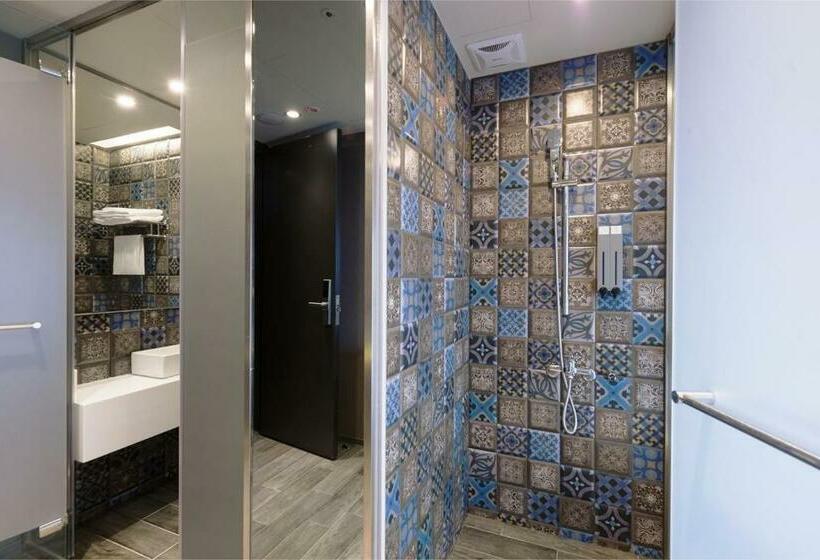 Номер Стандарт с Балконом, Kiwi Share Hotel Zhongli