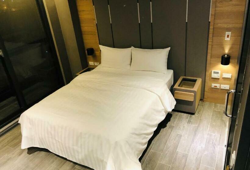 Номер Стандарт с Балконом, Kiwi Share Hotel Zhongli