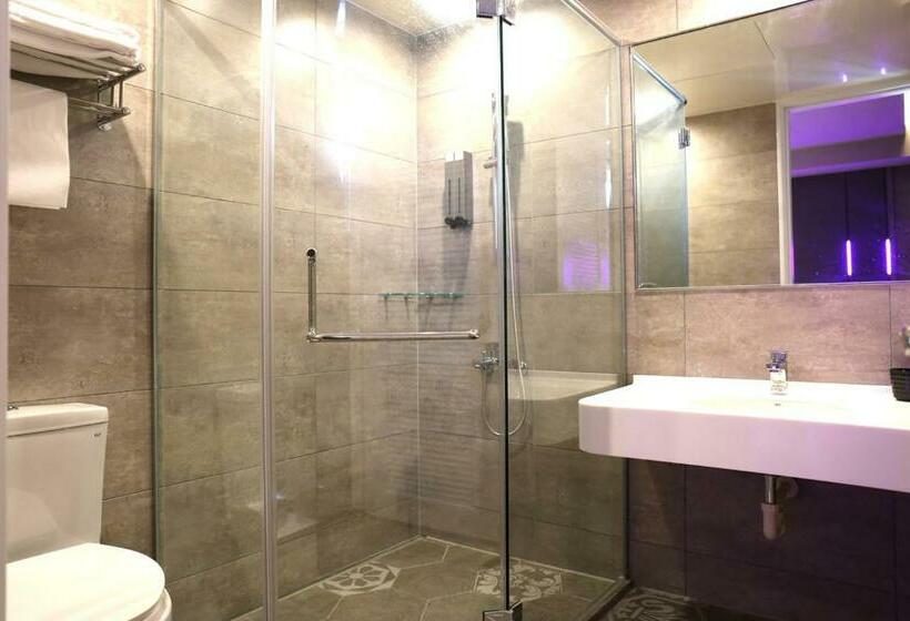 Номер Стандарт с Балконом, Kiwi Share Hotel Zhongli