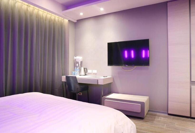 Номер Стандарт с Балконом, Kiwi Share Hotel Zhongli