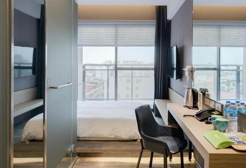 Номер Стандарт с Балконом, Kiwi Share Hotel Zhongli