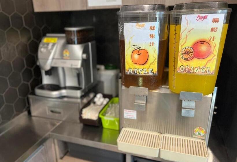 Номер Стандарт с Балконом, Kiwi Share Hotel Zhongli