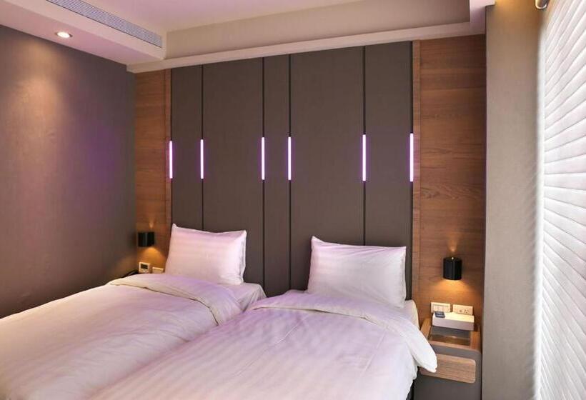 Номер Стандарт с Балконом, Kiwi Share Hotel Zhongli