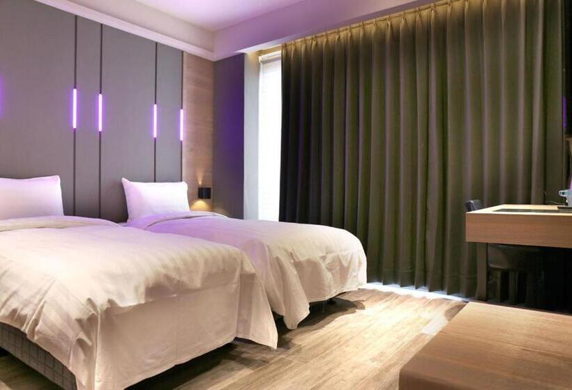 Номер Стандарт с Балконом, Kiwi Share Hotel Zhongli
