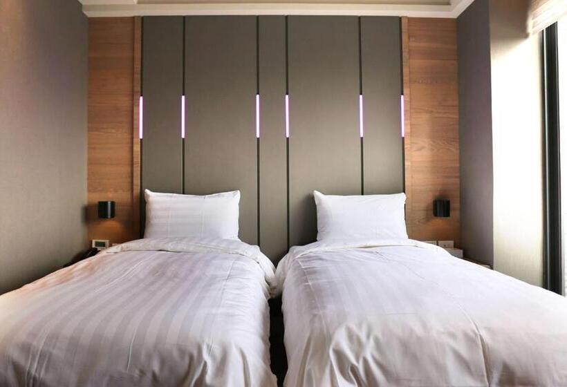 Номер Стандарт с Балконом, Kiwi Share Hotel Zhongli