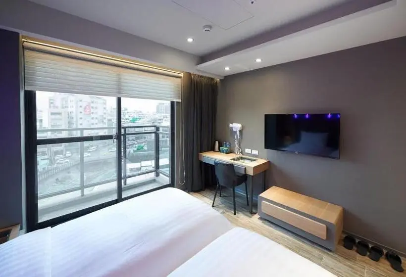 اتاق استاندارد چهارنفره با بالکن, Kiwi Share Hotel Zhongli