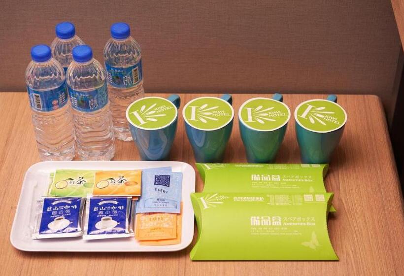 Четырехместный Номер Стандарт с Балконом, Kiwi Share Hotel Zhongli