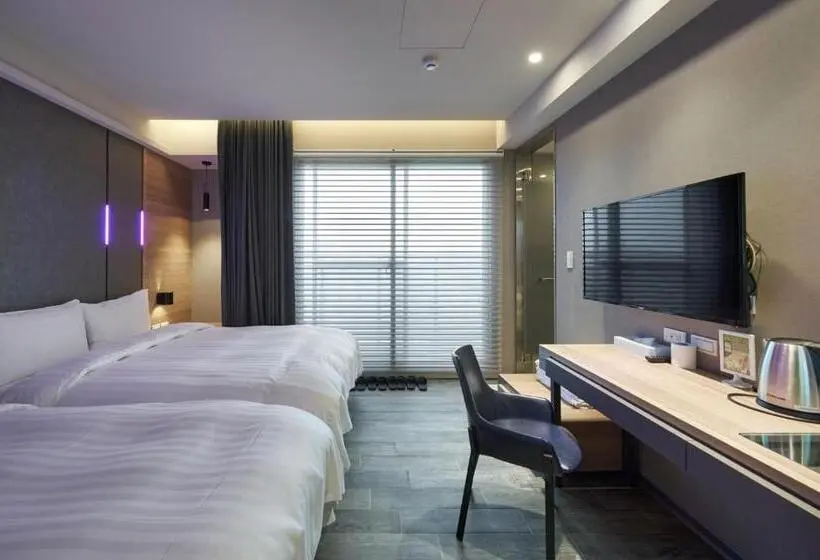اتاق استاندارد چهارنفره با بالکن, Kiwi Share Hotel Zhongli