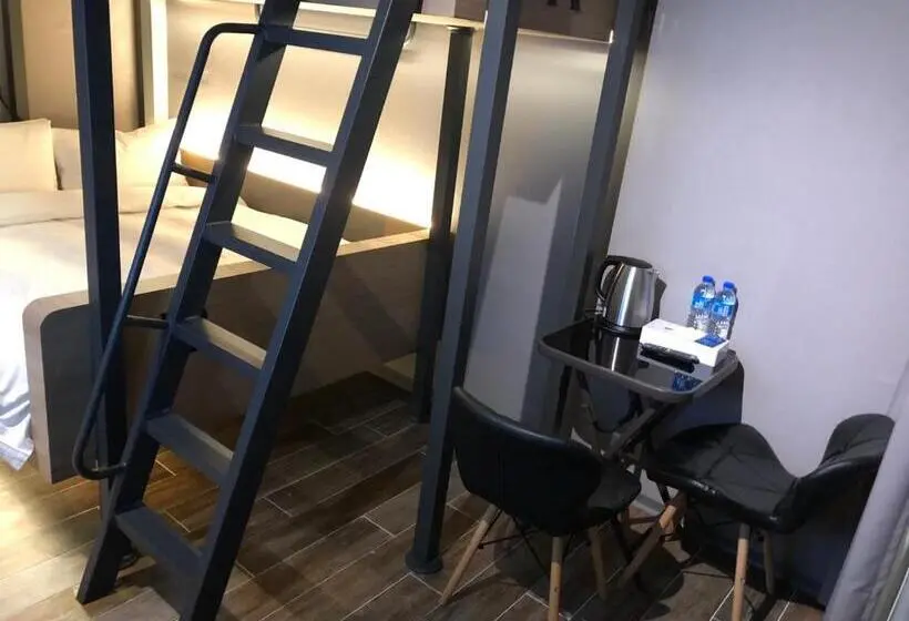 اتاق استاندارد سه تخته با بالکن, Kiwi Share Hotel Zhongli