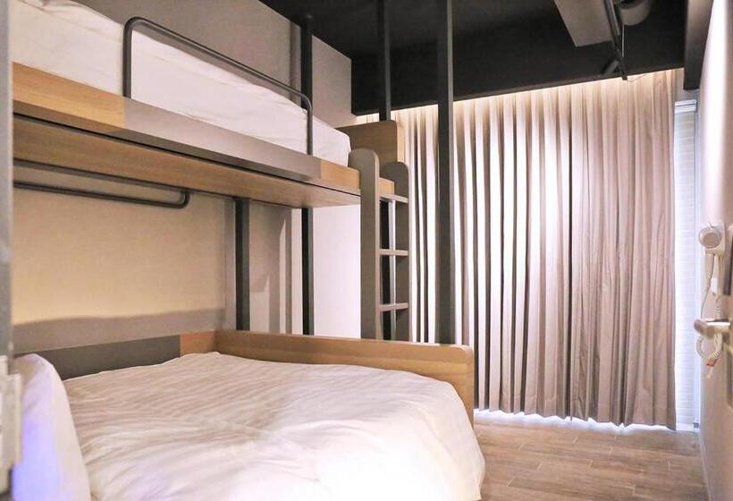 Трехместный Номер Стандарт с Балконом, Kiwi Share Hotel Zhongli