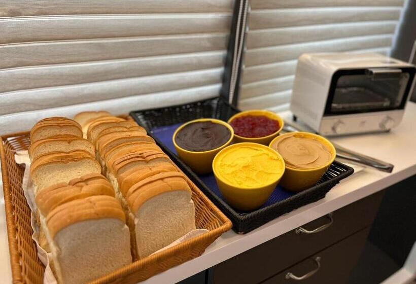 Кровать в Общей Комнате, Kiwi Share Hotel Zhongli