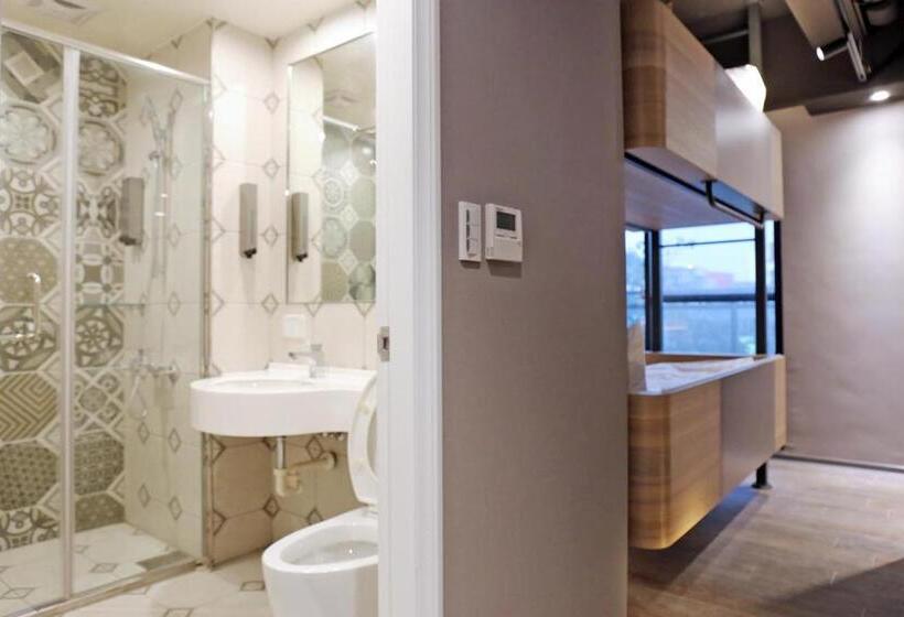 Кровать в Общей Комнате, Kiwi Share Hotel Zhongli