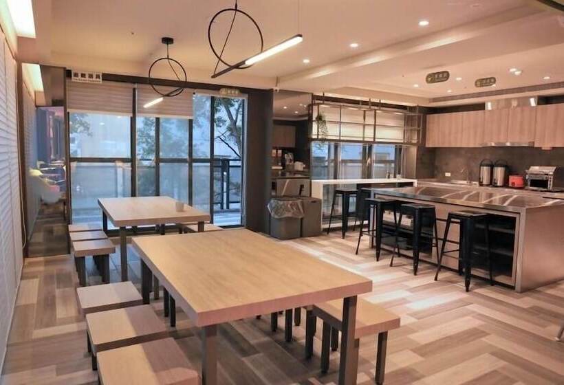 Кровать в Общей Комнате, Kiwi Share Hotel Zhongli