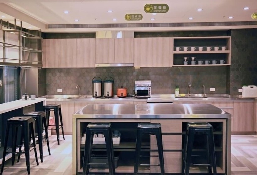 Кровать в Общей Комнате, Kiwi Share Hotel Zhongli