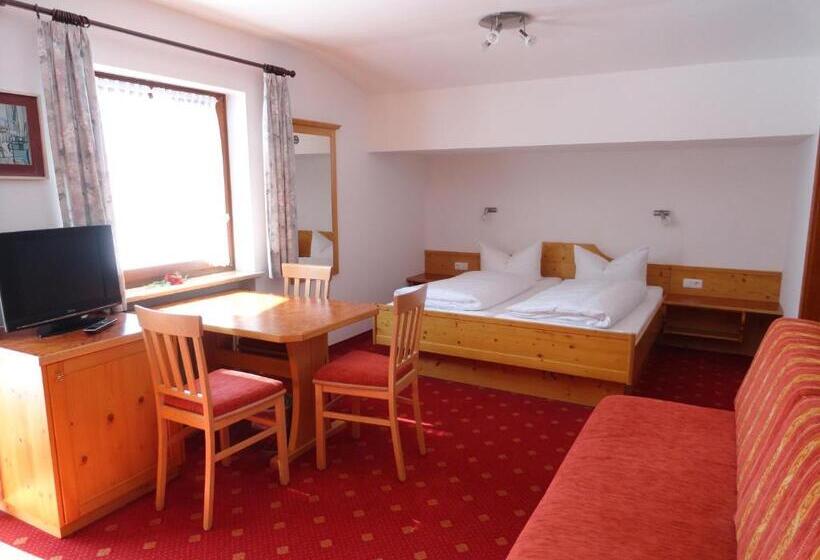 غرفة قياسية ثلاثية مزودة بشرفة, Landhaus Almrausch