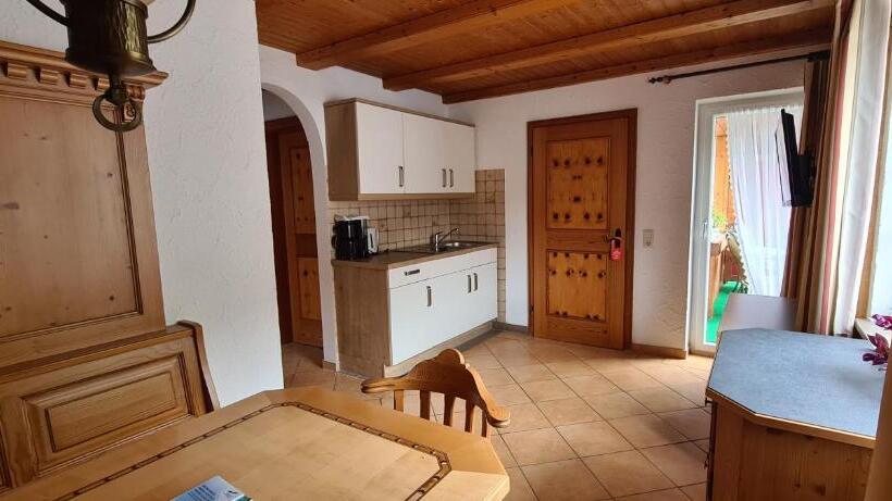 شقة غرفة نوم واحدة مزودة بشُرفة, Landhaus Almrausch