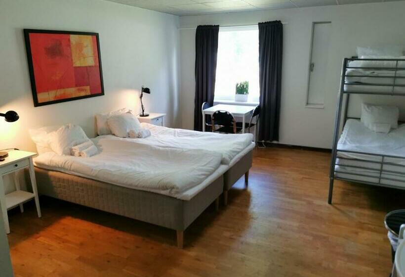 Camera Familiare, Green Door