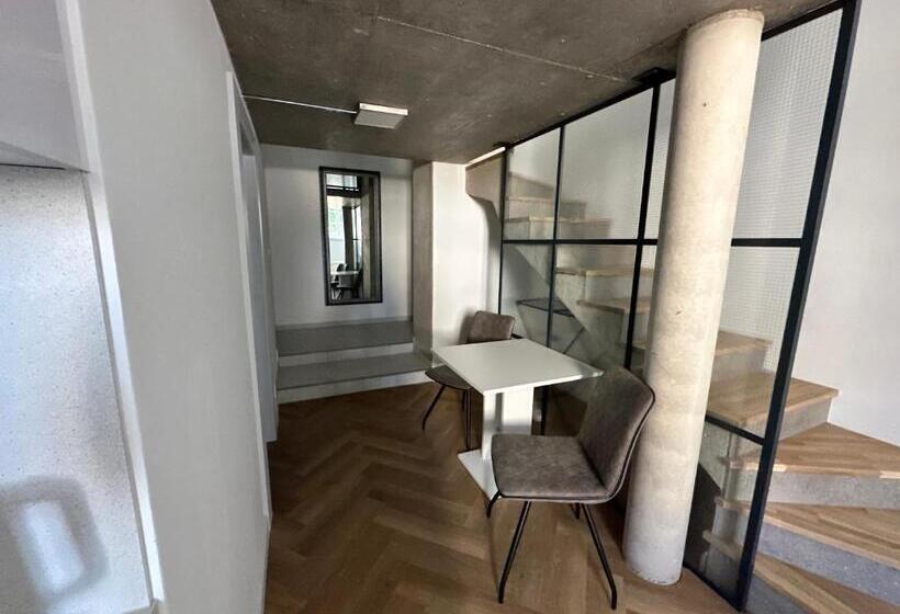 اتاق دوبلکس, Entrez Apartments 4 City Centre