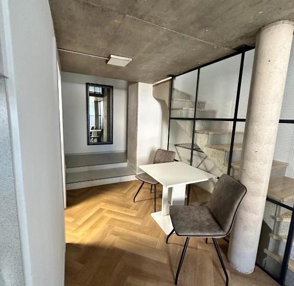 اتاق دوبلکس, Entrez Apartments 4 City Centre