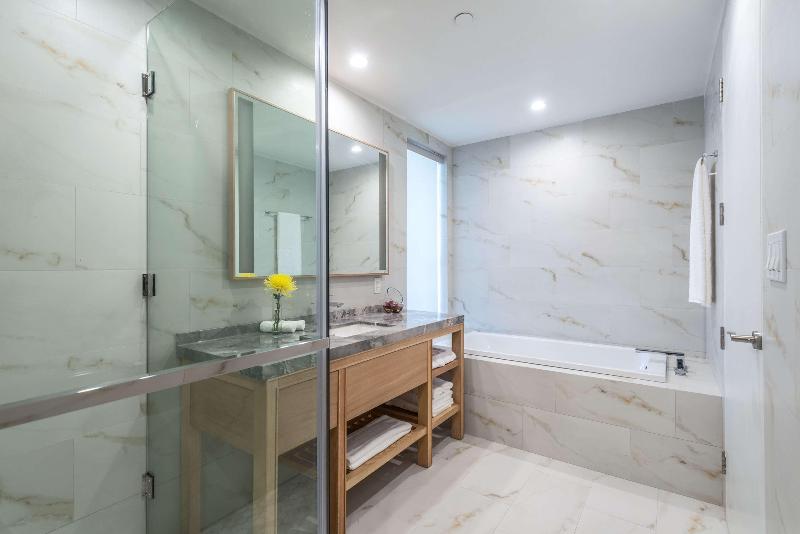 اتاق استاندارد با تخت بزرگ, Koi Resort Saint Kitts, Curio Collection By Hilton