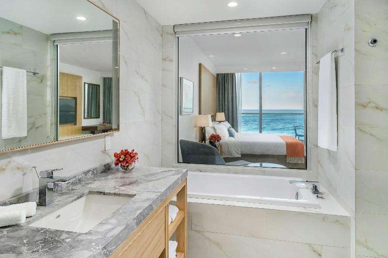 اتاق استاندارد با تخت بزرگ, Koi Resort Saint Kitts, Curio Collection By Hilton