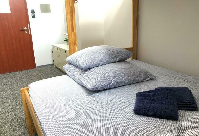 Номер Стандарт, Go Hostel Rewolucji