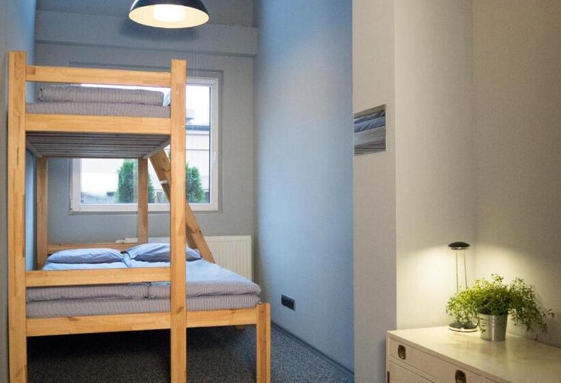 اتاق استاندارد سه نفره, Go Hostel Rewolucji