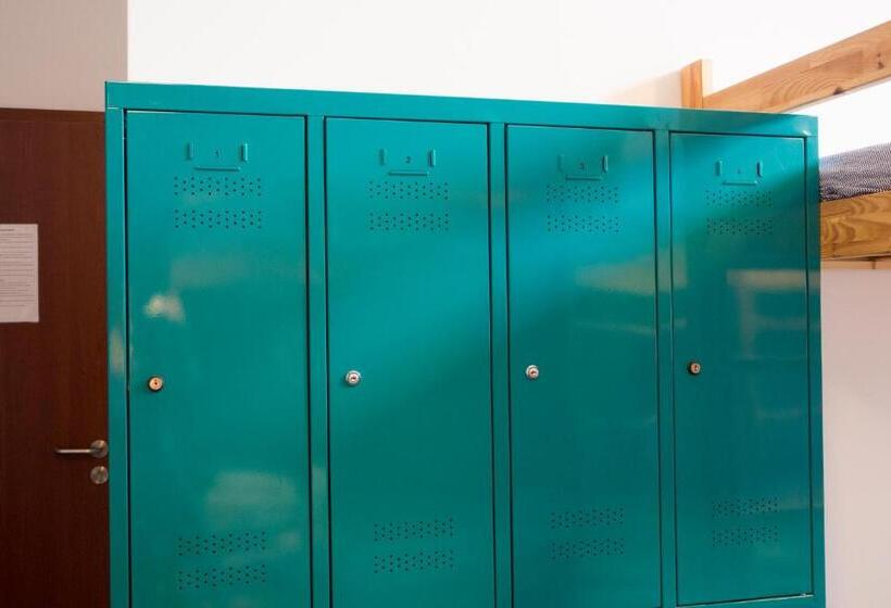 تختخواب در اتاق مشترک, Go Hostel Rewolucji