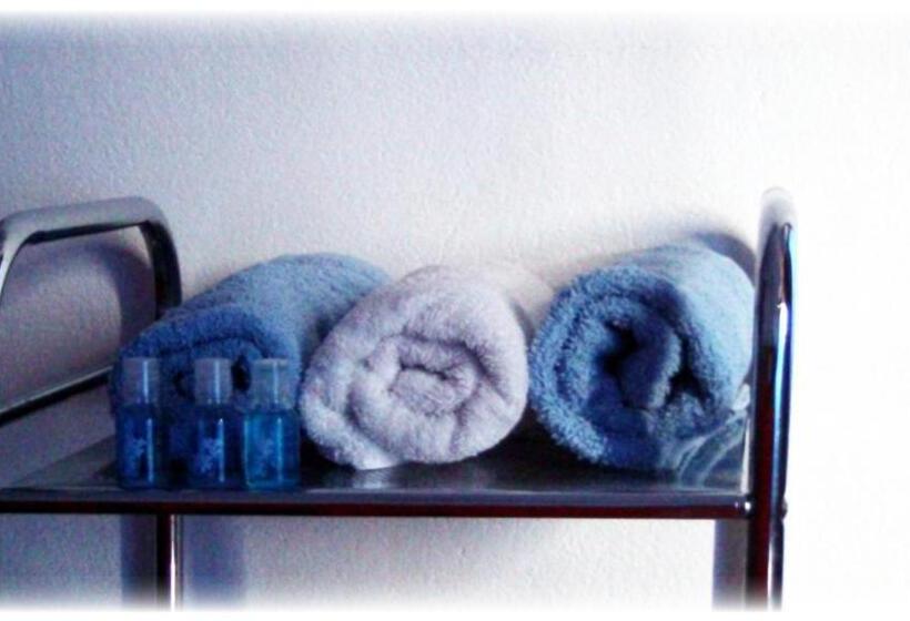 标准三人间, La Masia