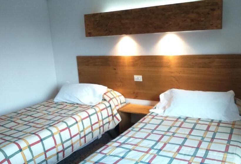 四人标准间, La Masia