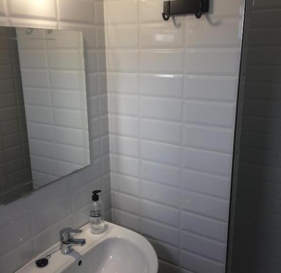 四人标准间, La Masia