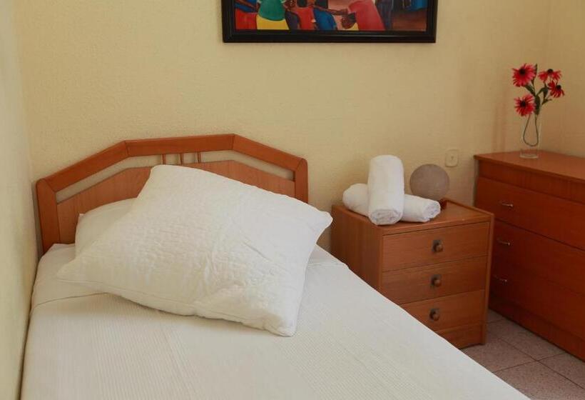 Номер Стандарт Индивидуальный Совместная Ванная, Pension La Calma