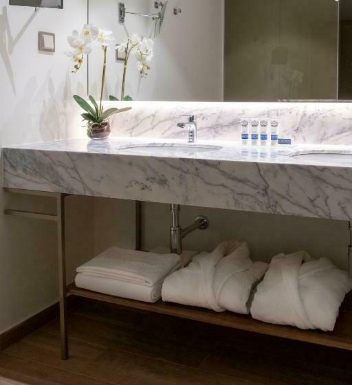 キングサイズベッドのデラックスルーム, Boeira Garden Hotel Porto Gaia, Curio Collection By Hilton