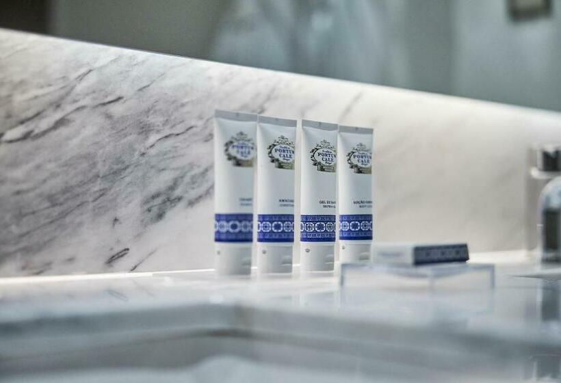 バルコニー付きスーペリアルーム, Boeira Garden Hotel Porto Gaia, Curio Collection By Hilton