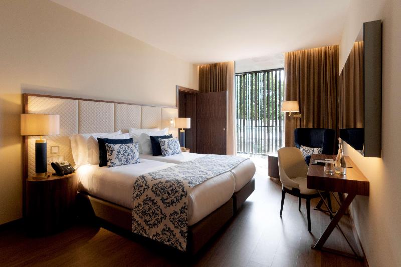 Premium Family Room, Boeira Garden Hotel Porto Gaia, Curio Collection By Hilton