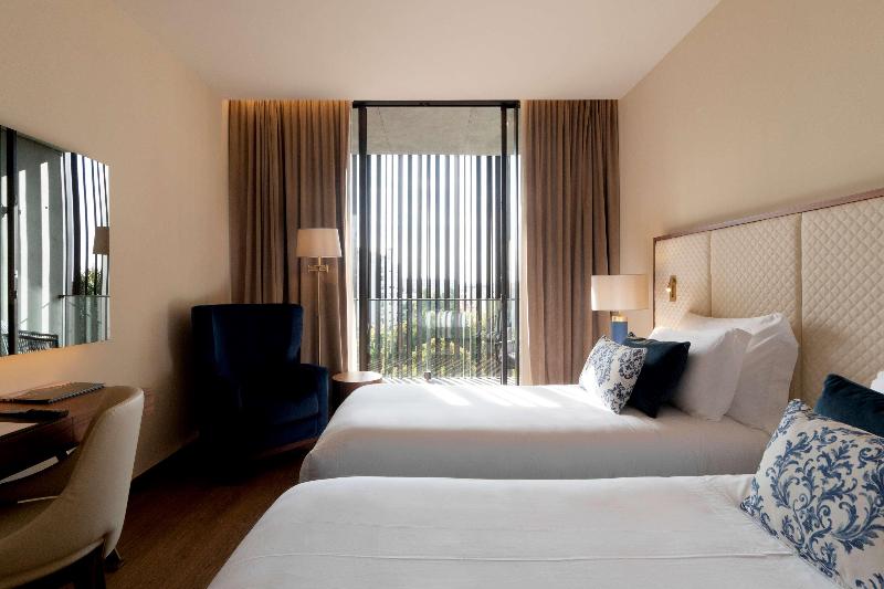 Номер Superior с Балконом, Boeira Garden Hotel Porto Gaia, Curio Collection By Hilton