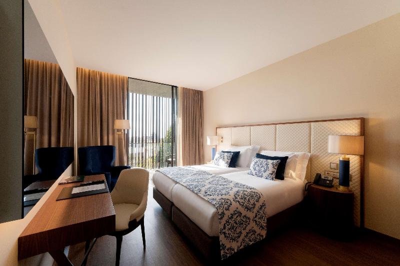 اتاق لوکس با بالکن, Boeira Garden Hotel Porto Gaia, Curio Collection By Hilton