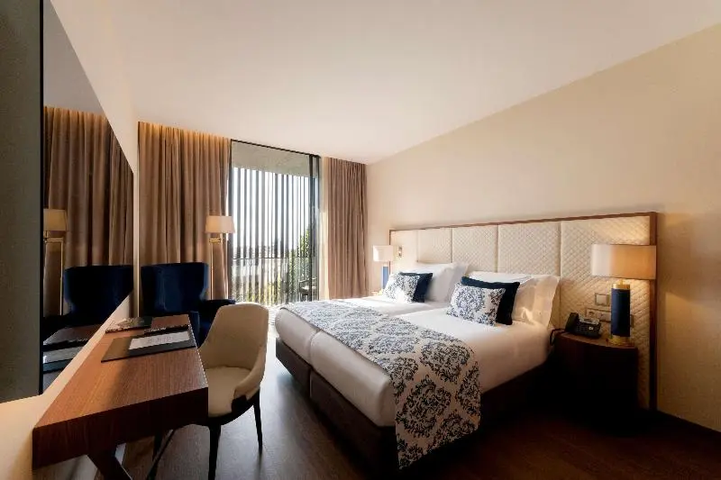 バルコニー付きデラックスルーム, Boeira Garden Hotel Porto Gaia, Curio Collection By Hilton