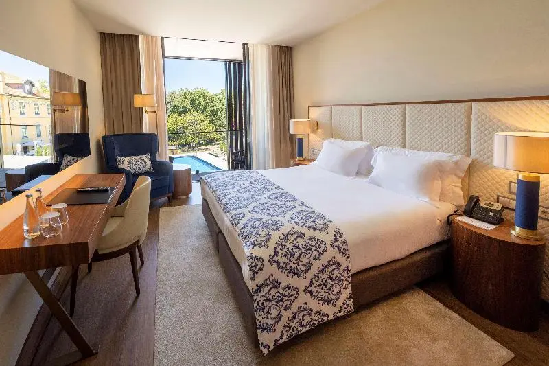 プールの見えるスーペリアルーム, Boeira Garden Hotel Porto Gaia, Curio Collection By Hilton