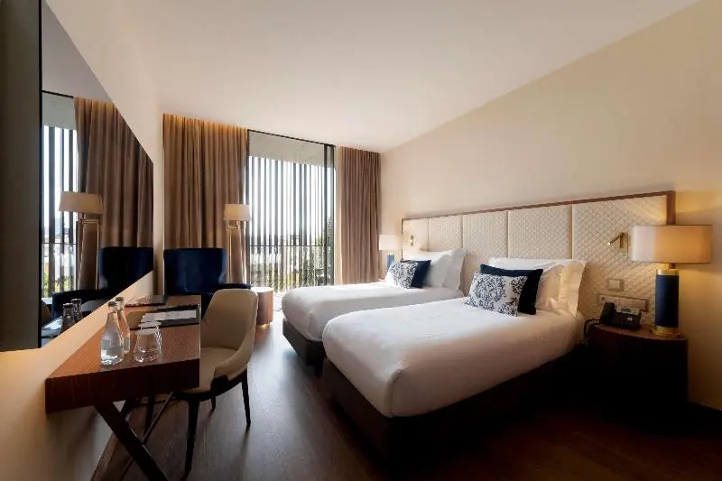 バルコニー付きデラックスルーム, Boeira Garden Hotel Porto Gaia, Curio Collection By Hilton