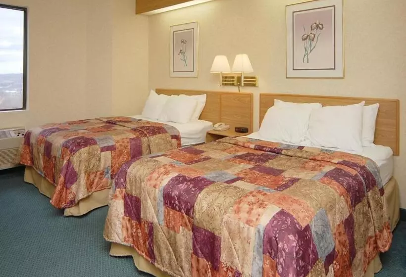 ２ダブルベッドのスタンダードルーム, Quality Inn Bridgeport Clarksburg