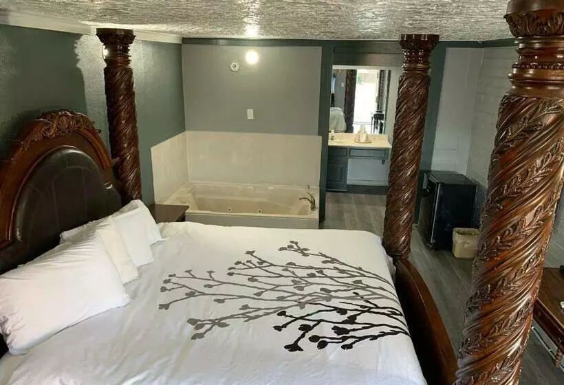 キングサイズベッドのスイートルーム, Stratford Inn Tyler