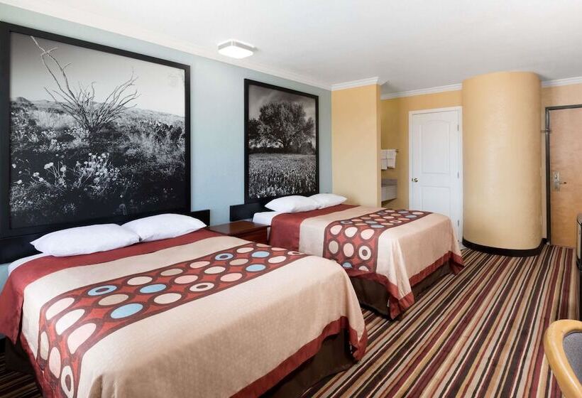 اتاق استاندارد با 2 تخت دوبل, Super 8 By Wyndham Midland