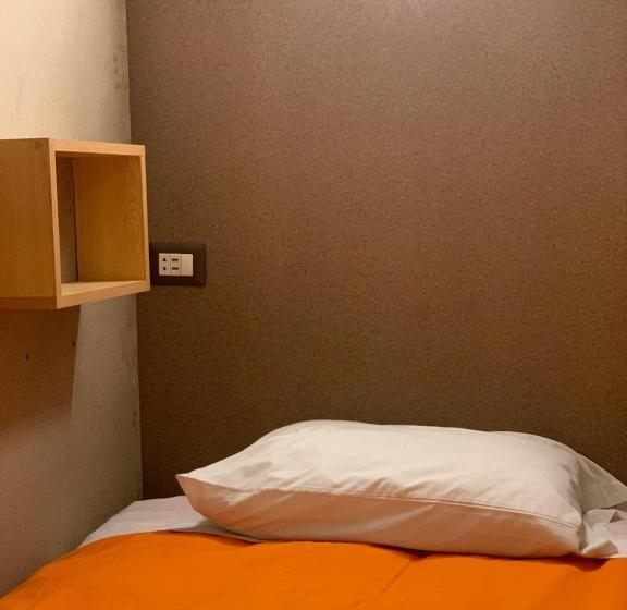 ルームシェアのワンベッド, Gaia House Hostel