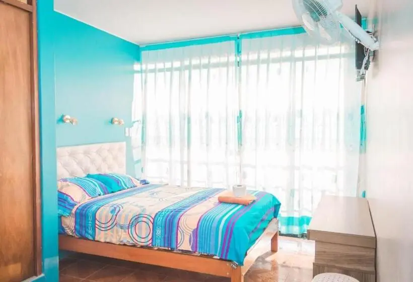 اتاق لوکس, Hospedaje Los Paredones