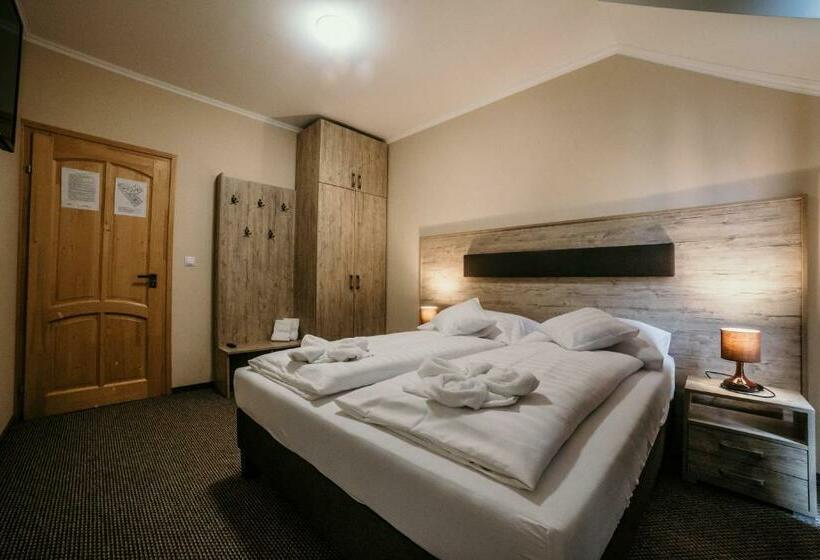 غرفة عائلية, Cédrus Club