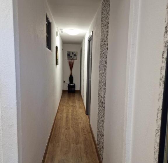 标准单人间, Pensión O Muiño